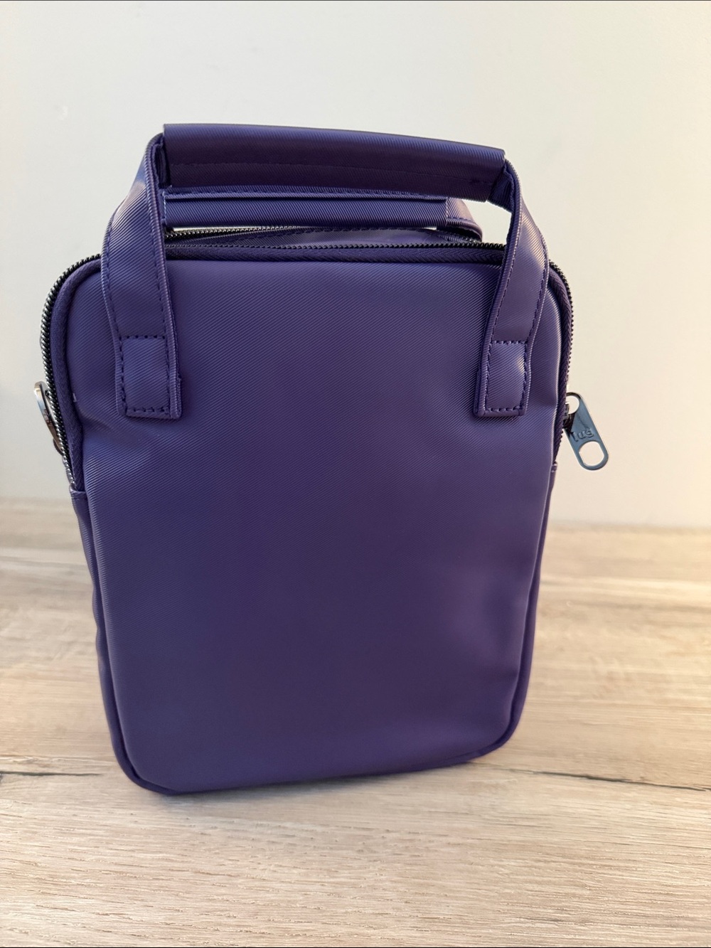 Lug Bumble Concord Purple Crossbody Tote - Compact Everyday Bag - NWT - Picture 2 of 5